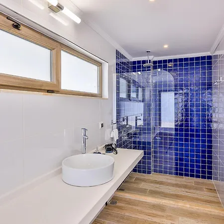 Villa Elit - *